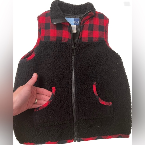 Good Lad 4T/5T Buffalo Plaid Vest Rugged charm for your little trendsetter!🍂👦 - Picture 3 of 10